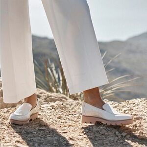 VIONIC KENSLEY CRINKLE PATENT LEATHER LOAFERS IN CREAM 6 US 36 EU